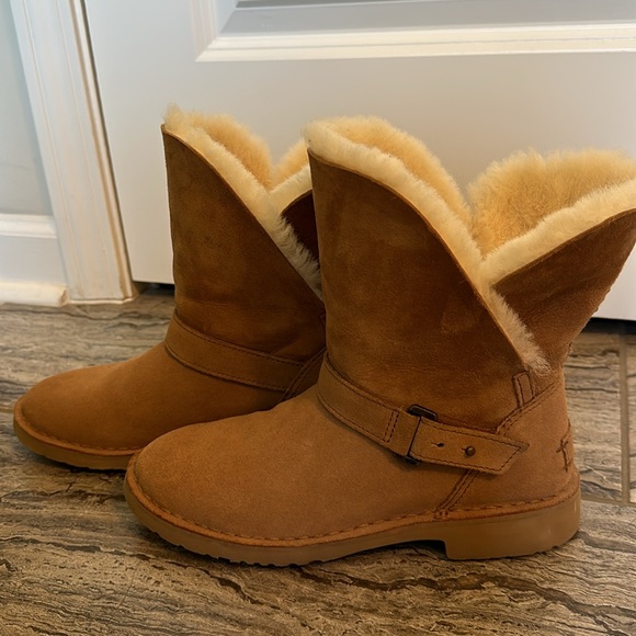 UGG Women’s Boots - Chestnut -Size 7 -Gently used - Picture 6 of 8